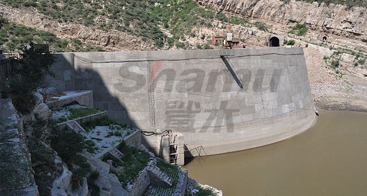 pure polyurea coating for dam