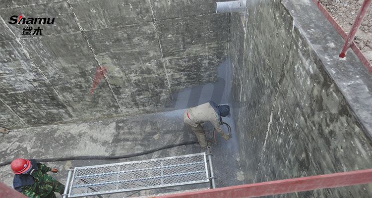 Spraying polyurea coating Spraying polyurea coating